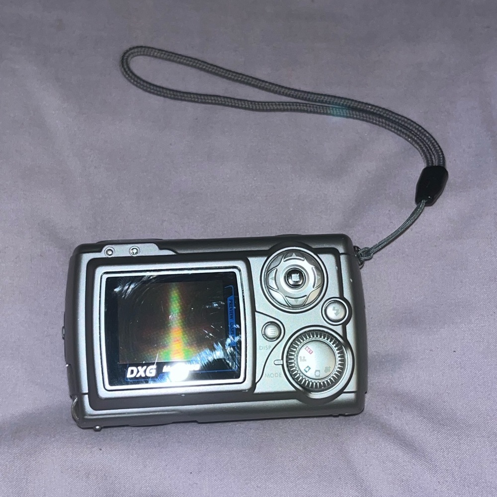 DXG model 568 silver camera